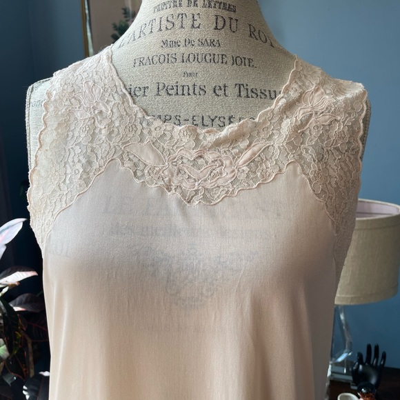 Vintage Contessa peach nylon nightgown with lace scoop neck size M - Picture 2 of 13